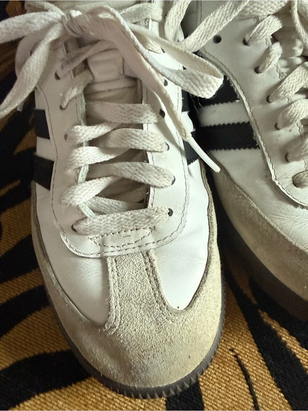 ADIDAS Men’s Size 7 White and Black Samba Sneakers EUC - Picture 3 of 10